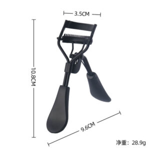 Size chart showing eyelash curler dimensions 10.8x9.6x3.5cm